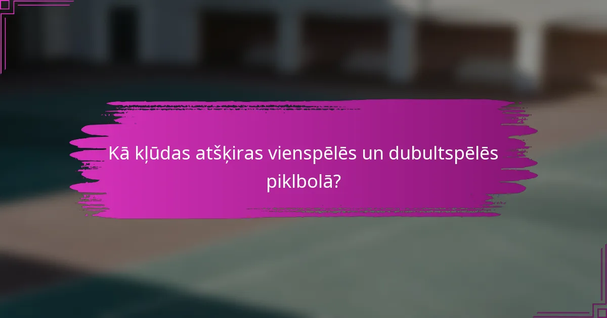 Kā kļūdas atšķiras vienspēlēs un dubultspēlēs piklbolā?
